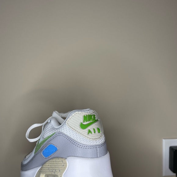 Nike Air Max 90GS, Brand New - Picture 4 of 8